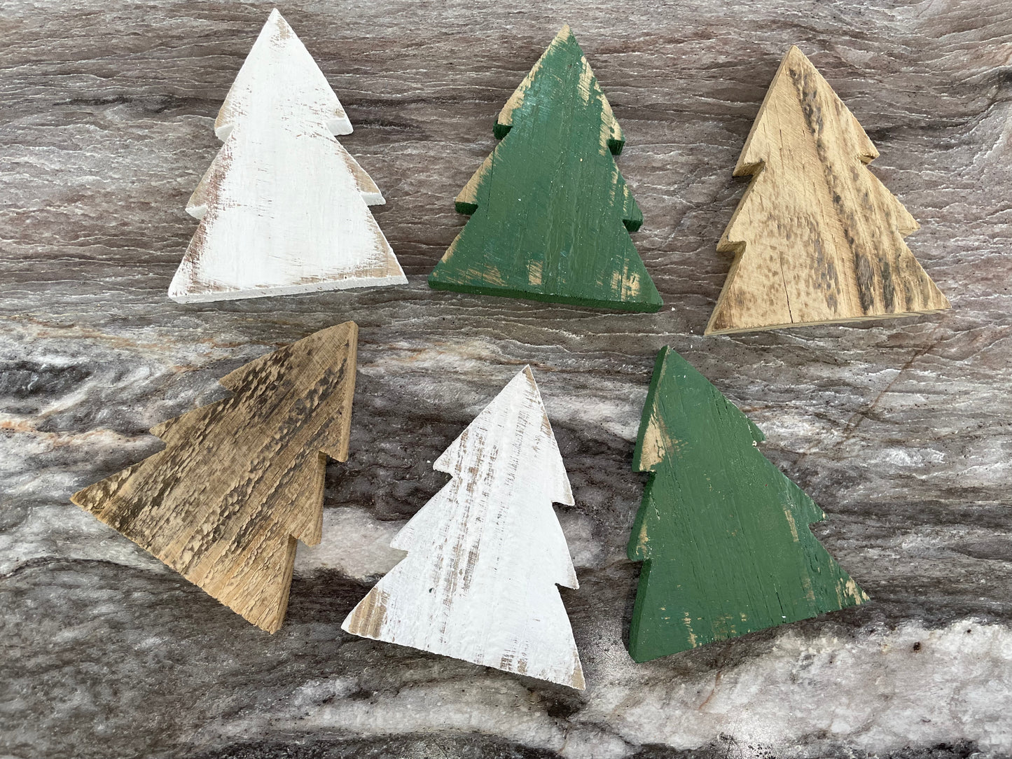 Rustic Christmas Tree Decor