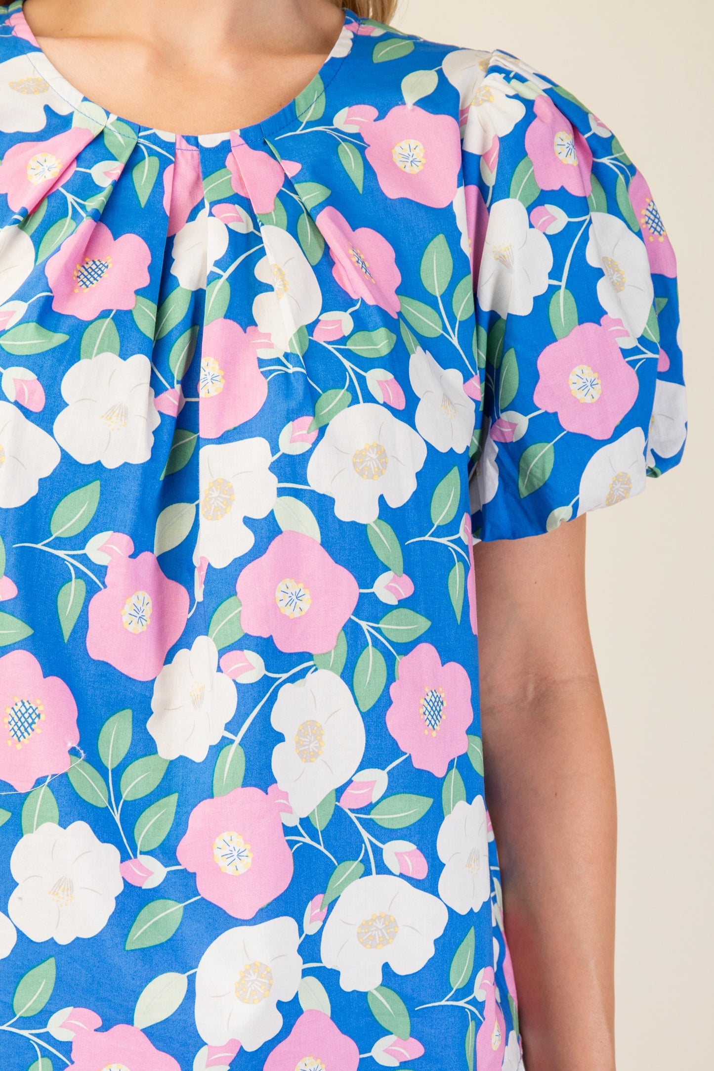Puffy Sleeve Top with Keyhole