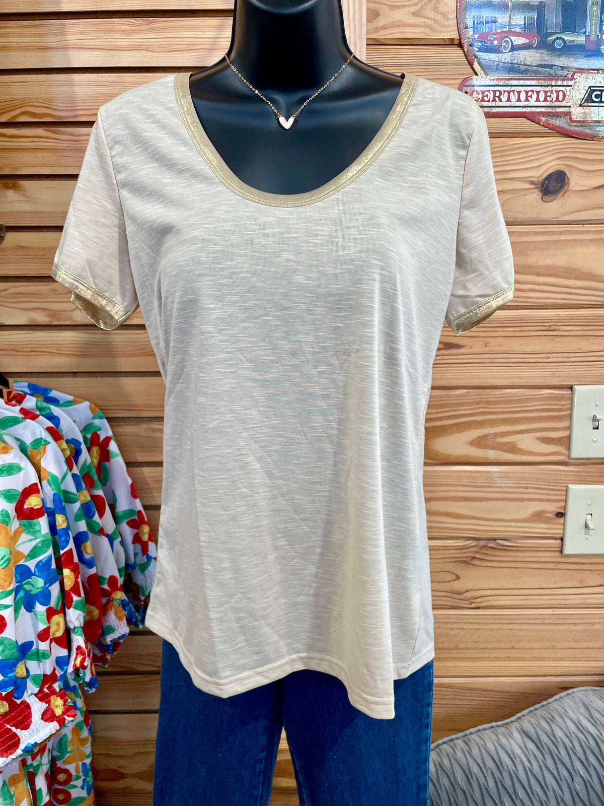 Simple Scooped Neck T-Shirt