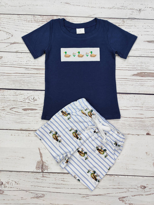 Duck Shorts Outfits: