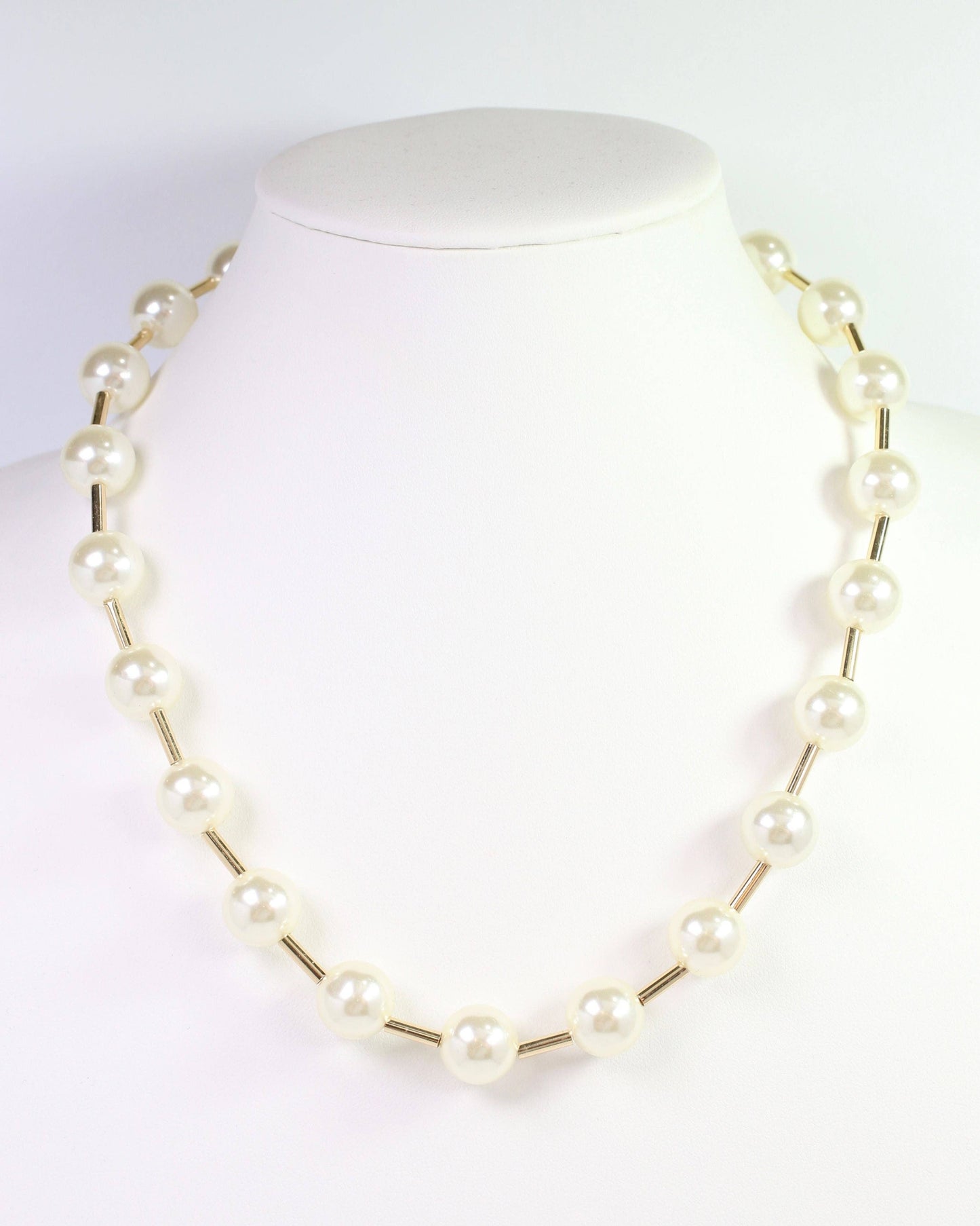 Caroline Hill Forli Pearl Bar Necklace