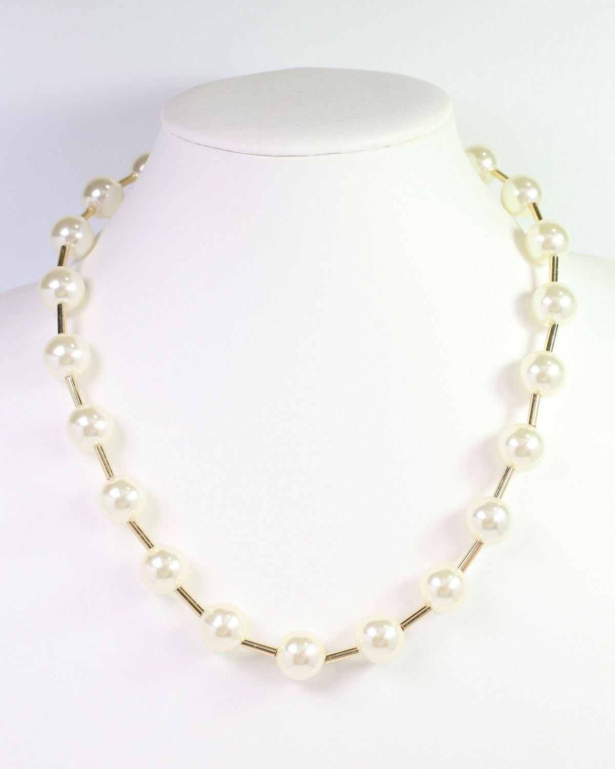 Caroline Hill Forli Pearl Bar Necklace